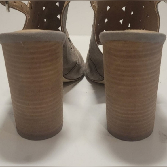 TAHARI SZ 9 Taupe 4" Block Heel Suede Cutout Detailing Open Toe Buckle Slingback - Picture 5 of 12